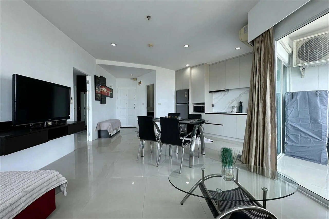 AD Hyatt Condo – Pattaya Sea View Condo