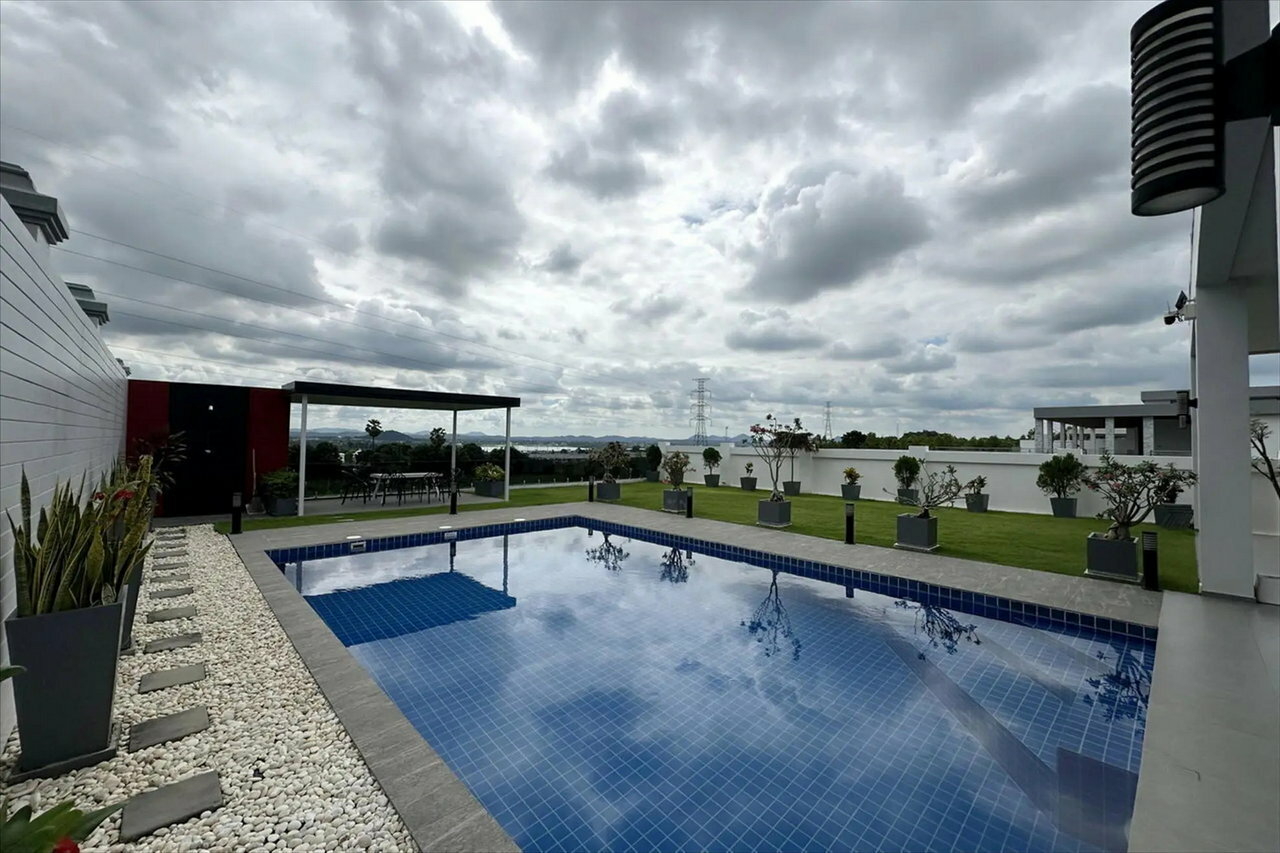 Siam Royal View – Designer Pool Villa Pattaya