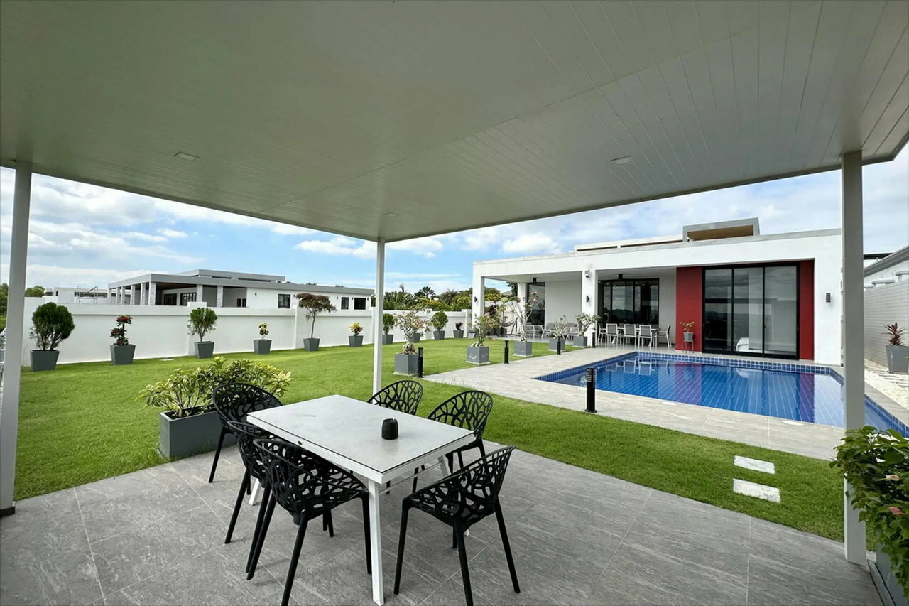 Siam Royal View – Designer Pool Villa Pattaya