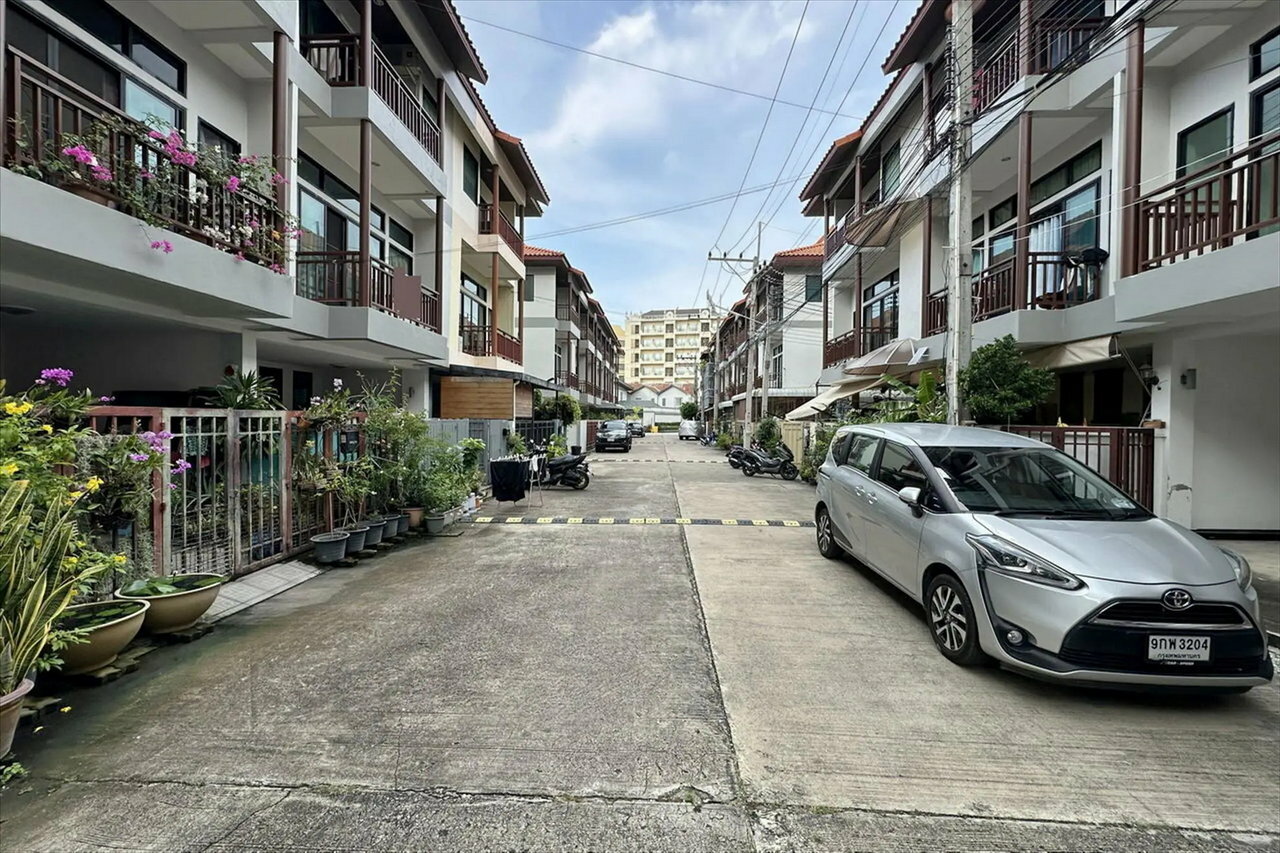 Zensiri Midtown Villas – 3-Storey Townhouse