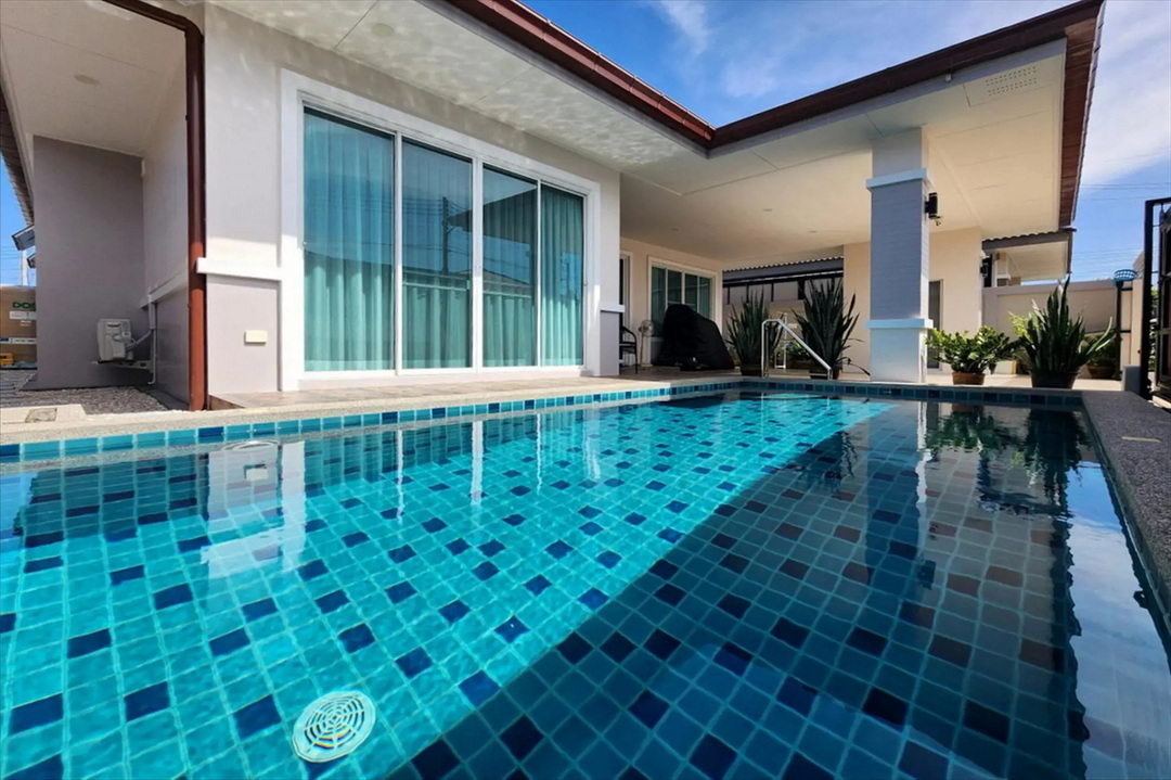 Garden Ville 6 Pool Villa for Sale Pattaya